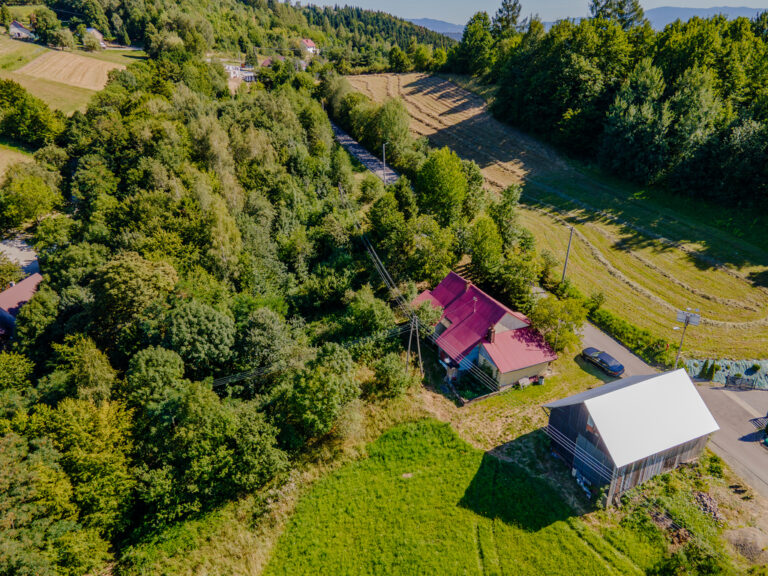 Działka z&nbsp;domem 1,34 ha&nbsp;Chomranice widokowa